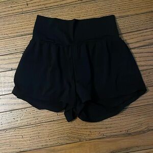 Super High Waisted Back Pocket & Side Hidden Pocket 2-in-1 Yoga Shorts 2.5"